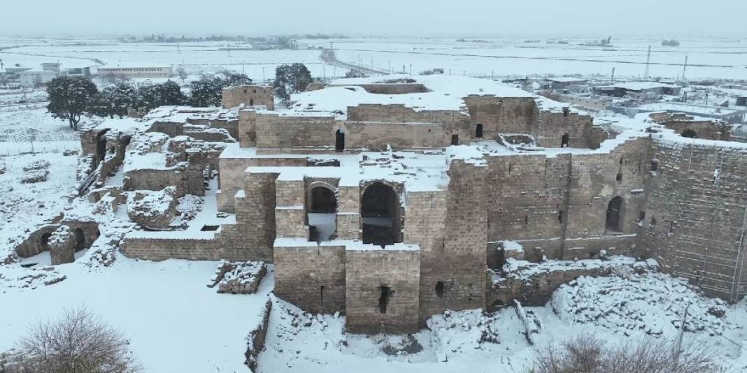 Yazın sıcaktan nefes aldırmıyordu şimdi beyaza büründü! Türkiye’nin en sıcak illerinden: Kar yağışı orayı da etkiledi 5